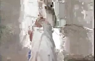 XXX 温泉は金髪に広がる彼女の足のための二つのcocks 女性 官能 動画 無料