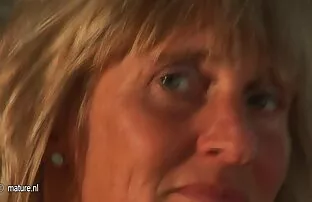 XXX 学生温泉ブルネット大きな唇膣 無料 エロ 動画 女 向け