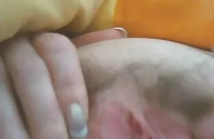 XXX テーブルの上にディルドに乗って美しい金髪 アダルト 動画 女の子 向け