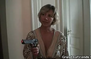 XXX -巨乳ブロンドは、休暇のスポットでハード犯さ アダルト 動画 タツ