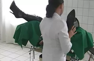 XXX タチアナは彼女の目が閉じていた彼女のガールフレンドを愛 女性 も 見れる アダルト